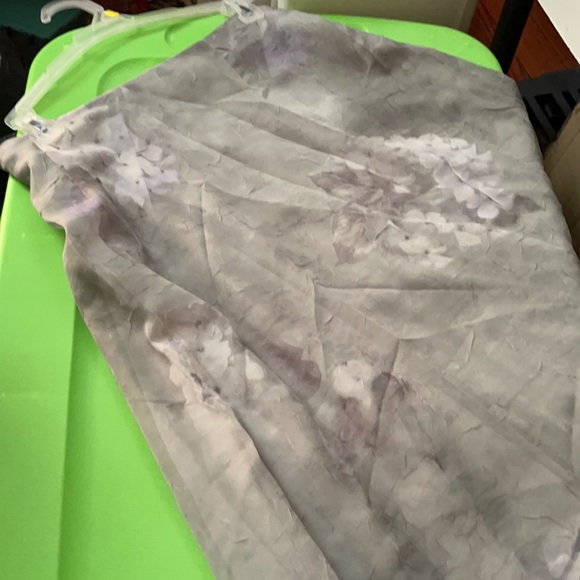 2PIECE SUIT WEAR. Soft and Flowing 100%Polyester - Picture 4 of 10